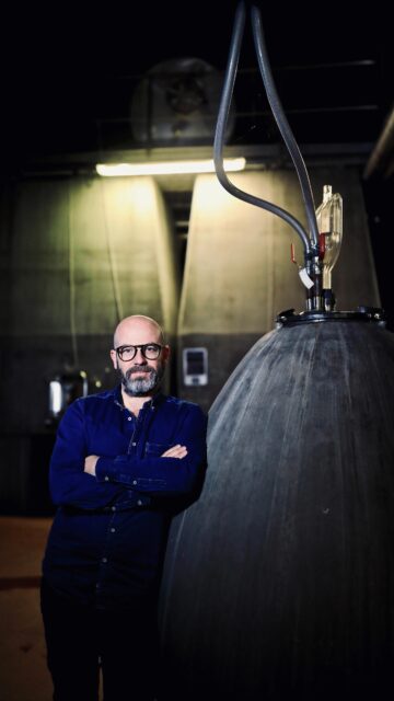 Meet the winemaker!! 🍇

Throwback to our trip to France and our visit of Mas Amiel in Languedoc-Roussillon. What a pleasure to spend some time with Nicolas Raffy and the Mas Amiel family. 

@nicolas.raffy 
@mas_amiel 

#hmercerimports #wine #familywinery #winemaker #france